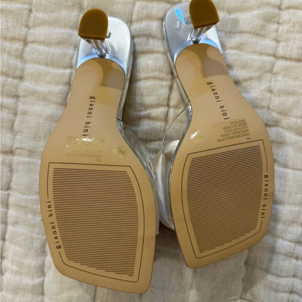 🌸 Gianni Bini Alana Clear Rosette Kitten Heel Sandals Size 7 - Picture 9 of 9